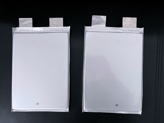 Sicuro e ad alta efficienza di carica e scarica 50A Lunga durata di vita LFP Lipo4 Poch Cell 3.2V Alta densità energetica Ioni di litio